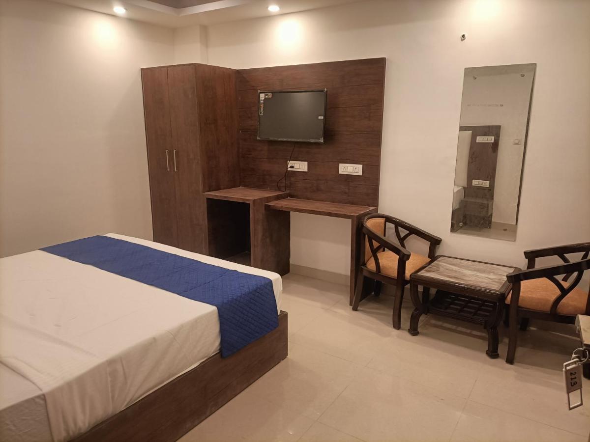 Family Hotel Tark Near Igi Airport Delhi New Delhi Exteriör bild