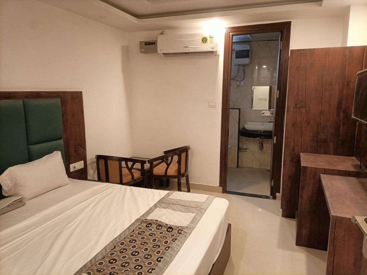 Family Hotel Tark Near Igi Airport Delhi New Delhi Exteriör bild