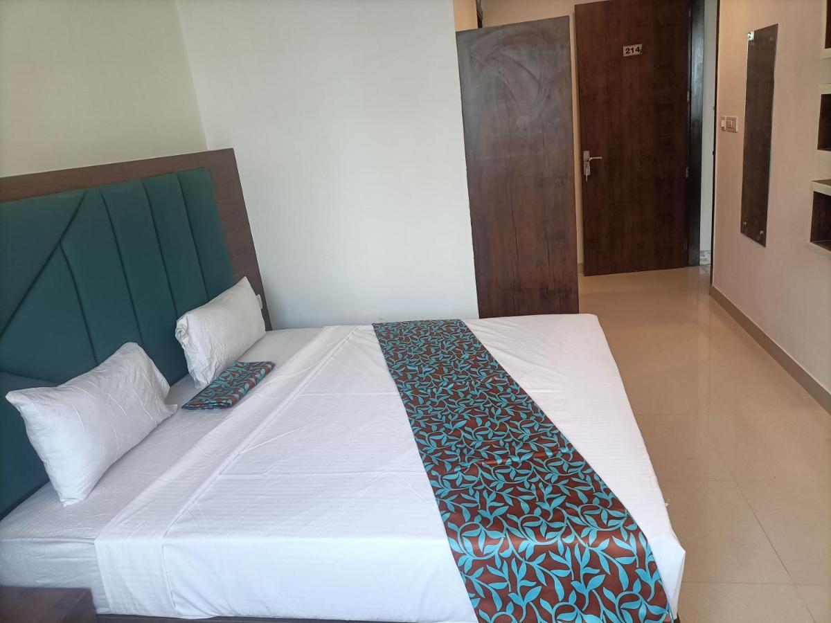 Family Hotel Tark Near Igi Airport Delhi New Delhi Exteriör bild