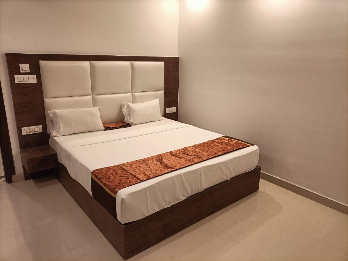 Family Hotel Tark Near Igi Airport Delhi New Delhi Exteriör bild