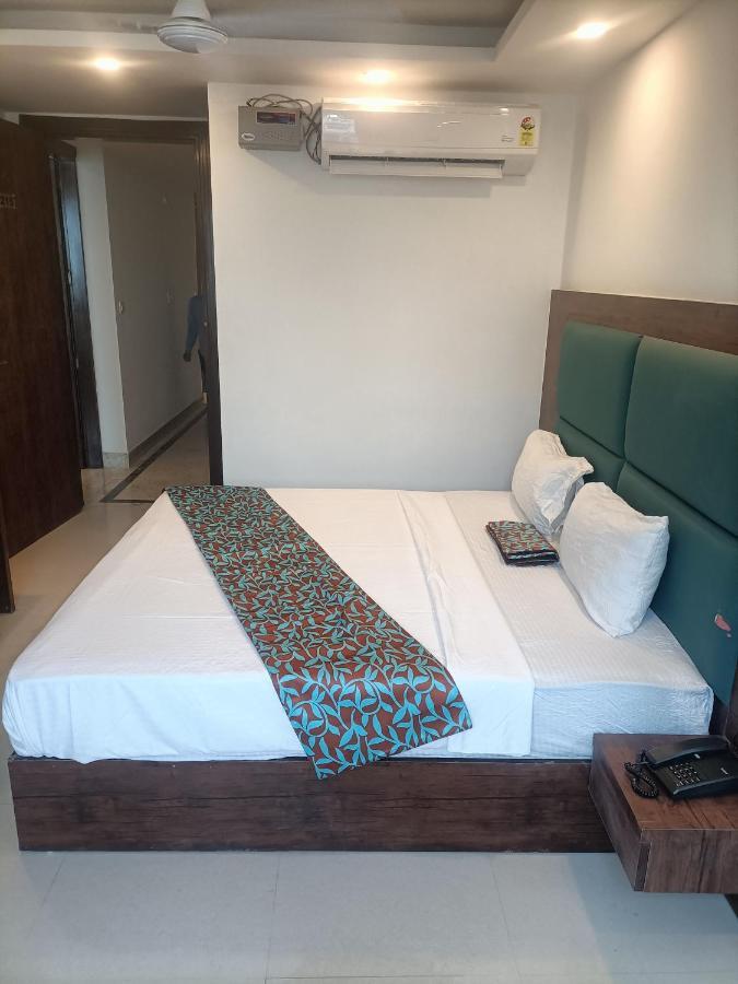 Family Hotel Tark Near Igi Airport Delhi New Delhi Exteriör bild