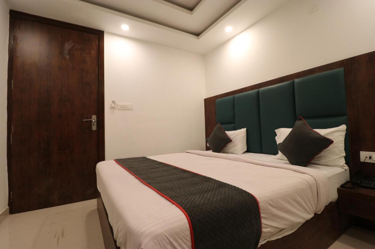 Family Hotel Tark Near Igi Airport Delhi New Delhi Exteriör bild