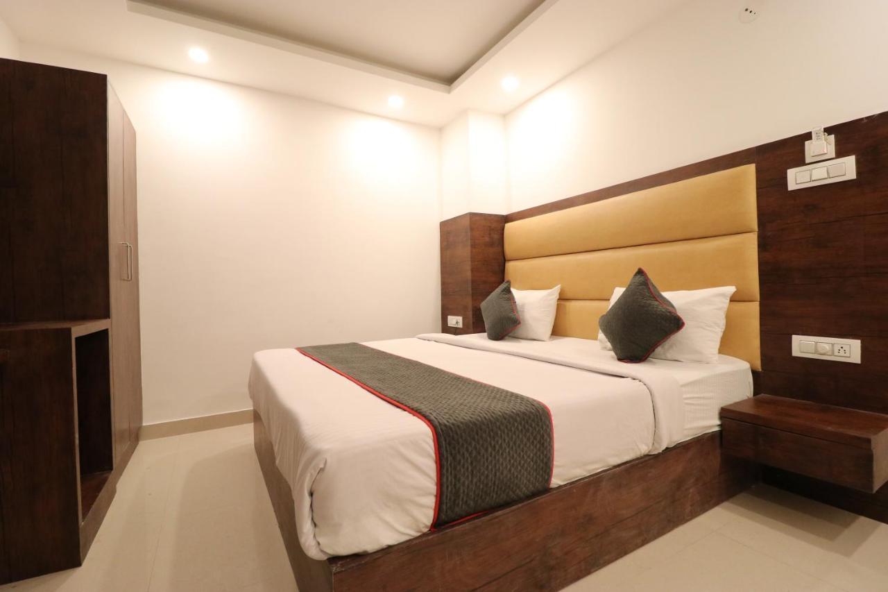 Family Hotel Tark Near Igi Airport Delhi New Delhi Exteriör bild